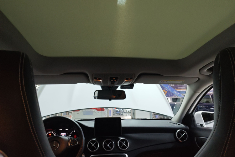 奔驰GLA 2018款 GLA 200 时尚型中控内饰22