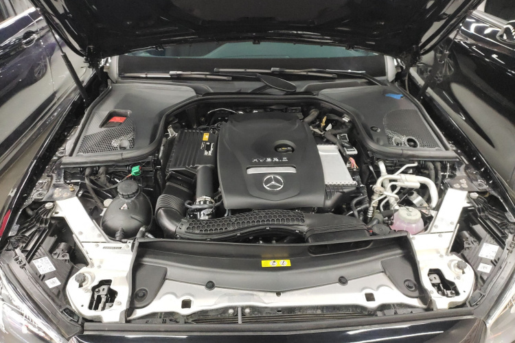 奔驰E级新能源 2023款 E 350 e L 插电式混合动力轿车机舱底盘24