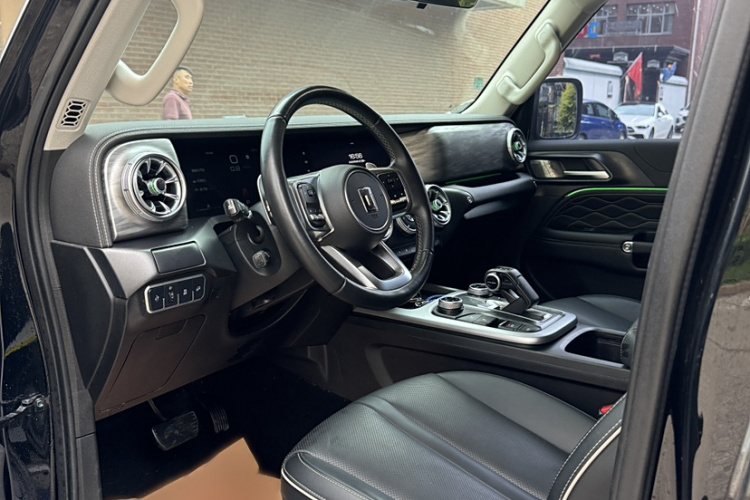 坦克300 2023款 越野版 2.0T 征服者中控内饰7001