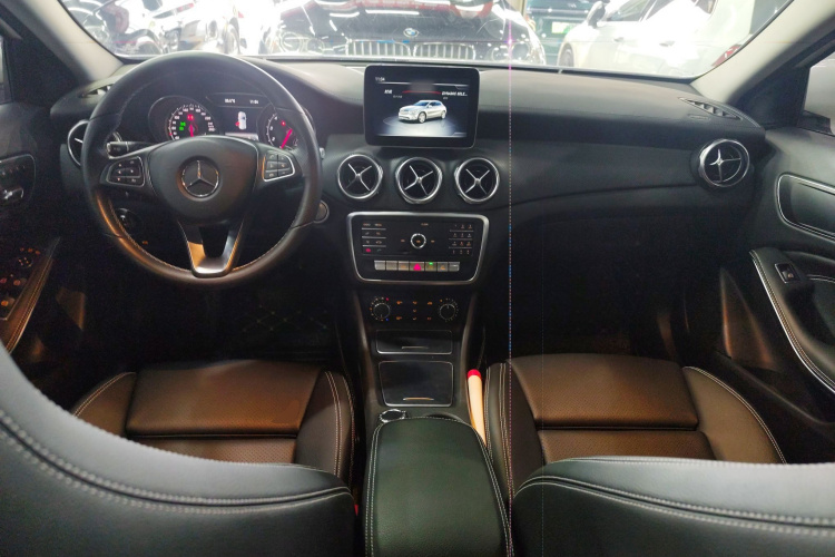 奔驰GLA 2018款 GLA 200 时尚型中控内饰7002