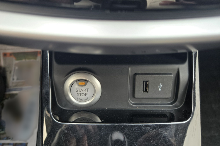 日产 骐达TIIDA 2019款 1.6L CVT智行版 国VI中控内饰7003