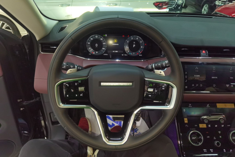 路虎 揽胜极光 2023款 极光L 249PS 豪华版中控内饰13