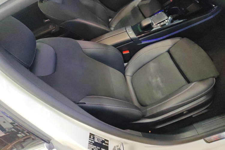奔驰A级 2021款 A 200 L 运动轿车时尚型局部细节41