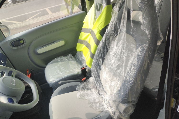 奔腾小马 2024款 170km 活力马中控内饰19