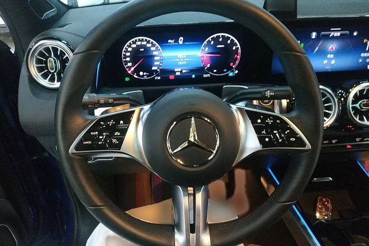 奔驰GLB 2024款 GLB 220 4MATIC局部细节13