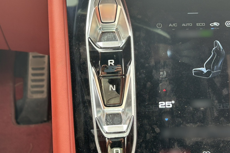 名爵 MG Cyberster 2024款 520km 传奇四驱红篷版中控内饰7005