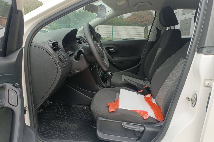 大众 Polo 2016款 1.4L 手动风尚型中控内饰20