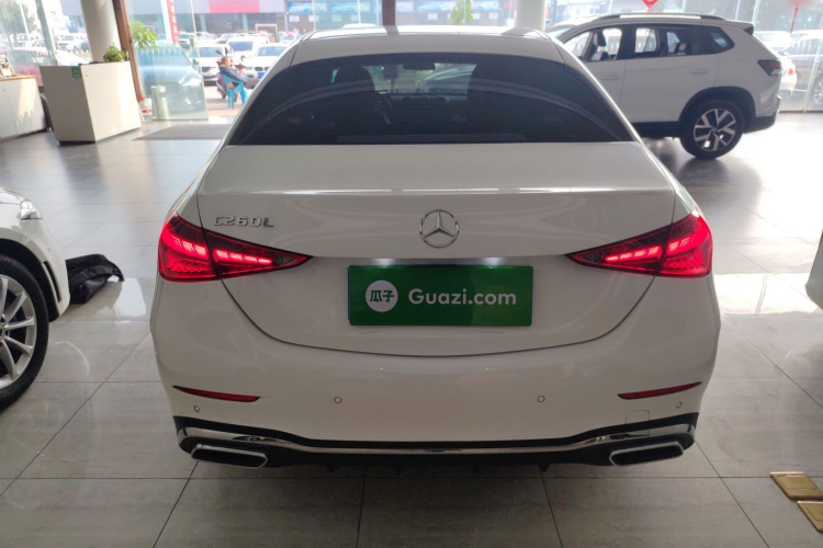 奔驰C级 2023款 改款 C 200 L 运动版车身外观6