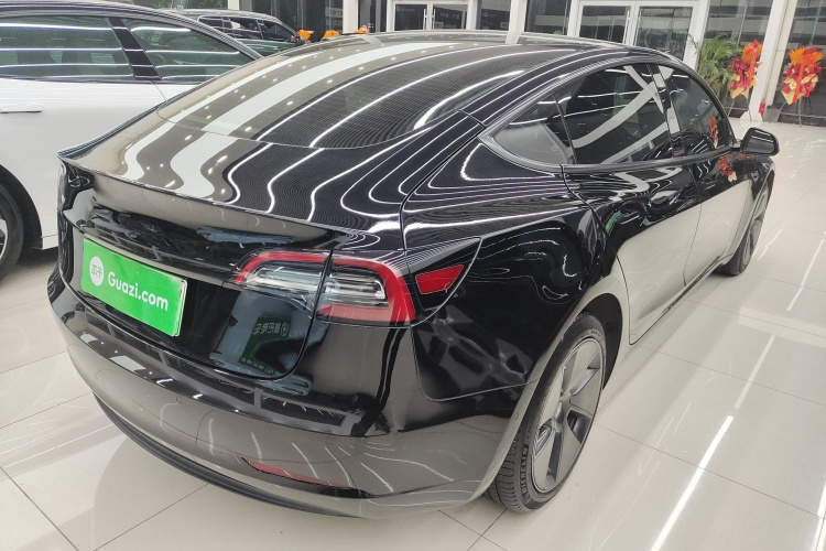 特斯拉 Model 3 2022款 后轮驱动版车身外观7