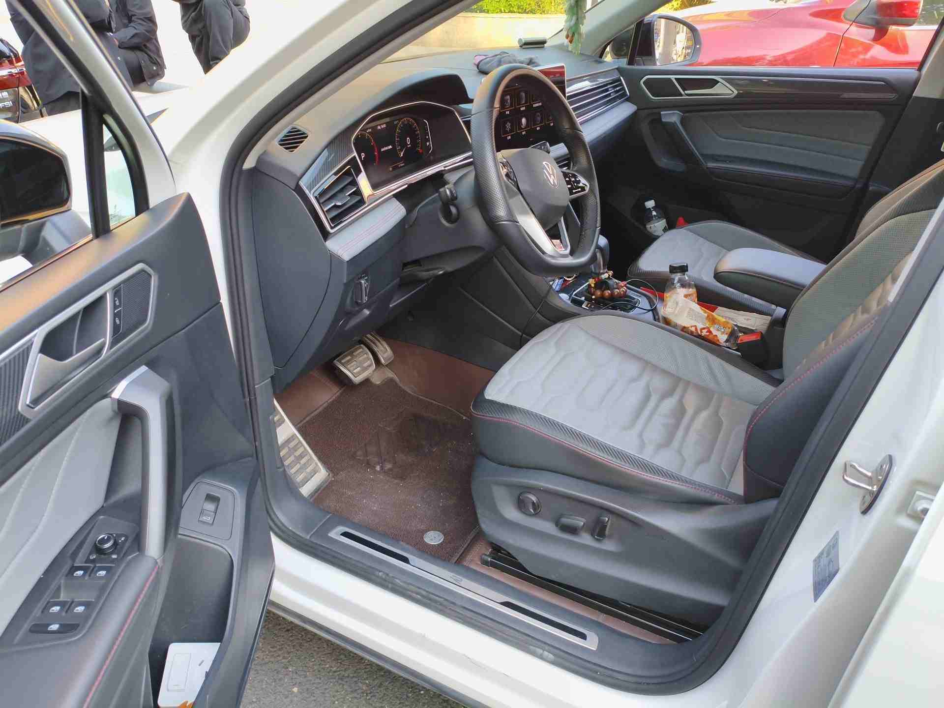车辆驾驶位内饰全景