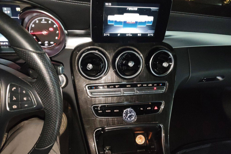 奔驰C级 2018款 C 180 L 时尚型运动版局部细节16