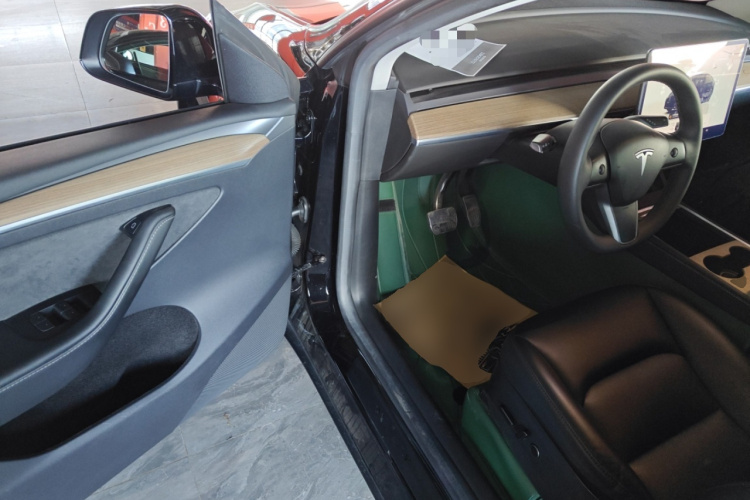 特斯拉 Model Y 2022款 改款 后轮驱动版中控内饰7003