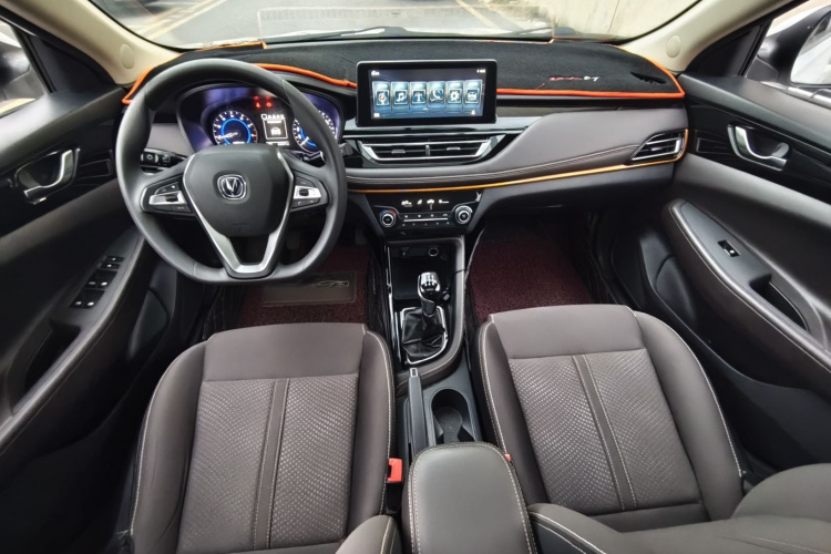 长安 逸动DT 2019款 1.6L 手动舒享型 国VI中控内饰7002
