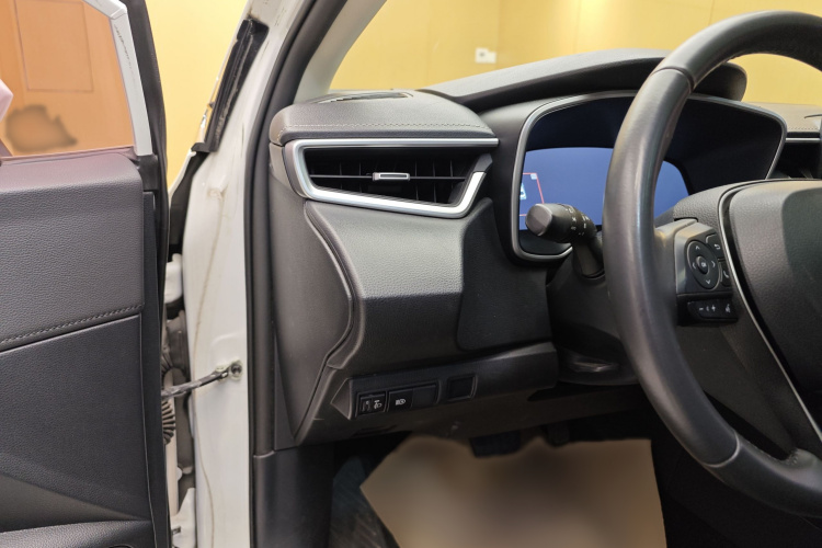 丰田 亚洲狮 2021款 2.0L 尊贵版中控内饰7004