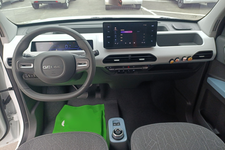 吉利银河 2024款 熊猫mini 200km 耐力熊中控内饰12