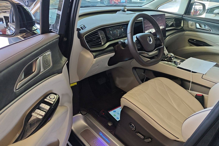 腾势D9 2024款 DM-i 1050 尊享型中控内饰7003