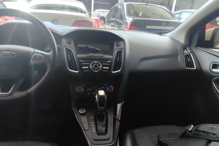福特 福克斯 2018款 两厢经典 EcoBoost 125 自动超能风尚型智行版局部细节16