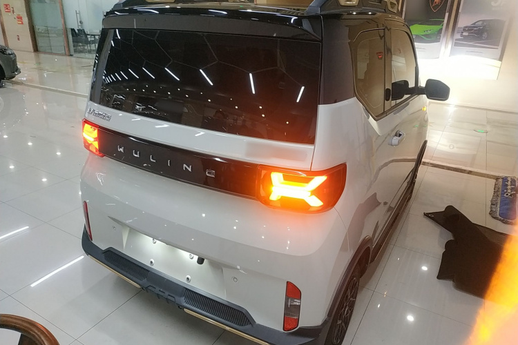 五菱汽车 宏光MINIEV 2022款 GAMEBOY 200km 玩咖款 磷酸铁锂车身外观6005