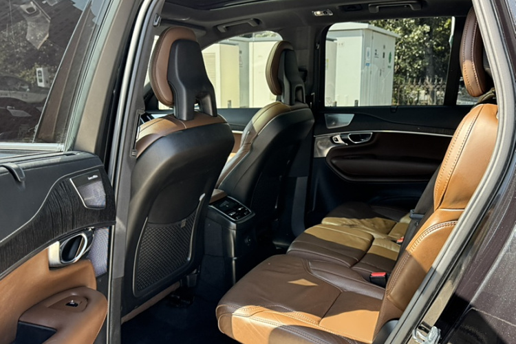 沃尔沃XC90新能源 2021款 E驱混动 T8 智尊豪华版 7座中控内饰7003