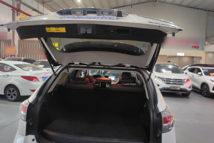 雷克萨斯RX经典 2013款 270 豪华版机舱底盘23