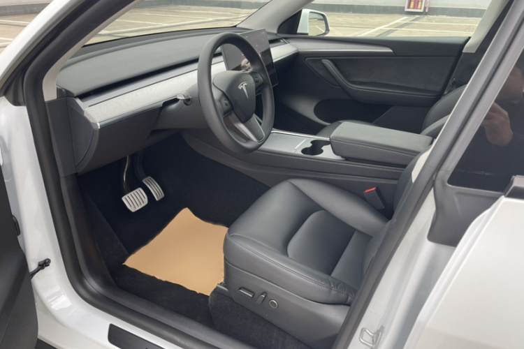 特斯拉 Model Y 2024款 Performance高性能版中控内饰7002