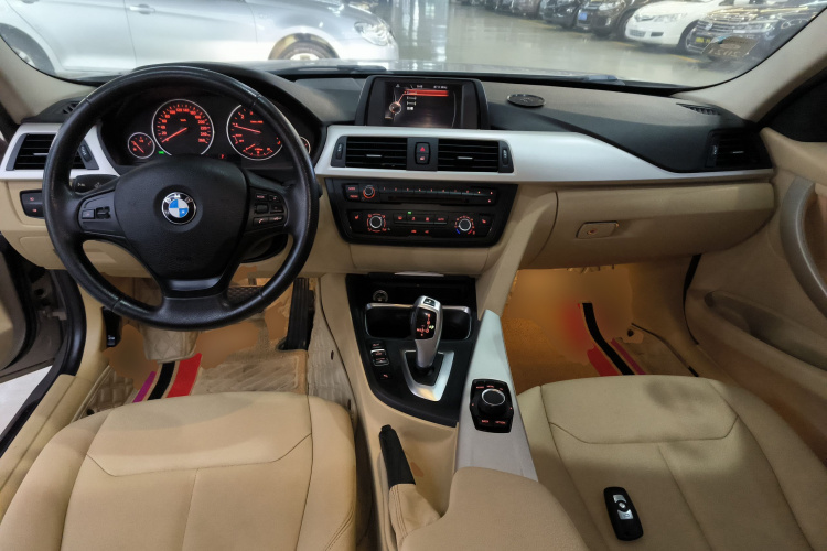 宝马3系 2015款 316Li 时尚型中控内饰7002