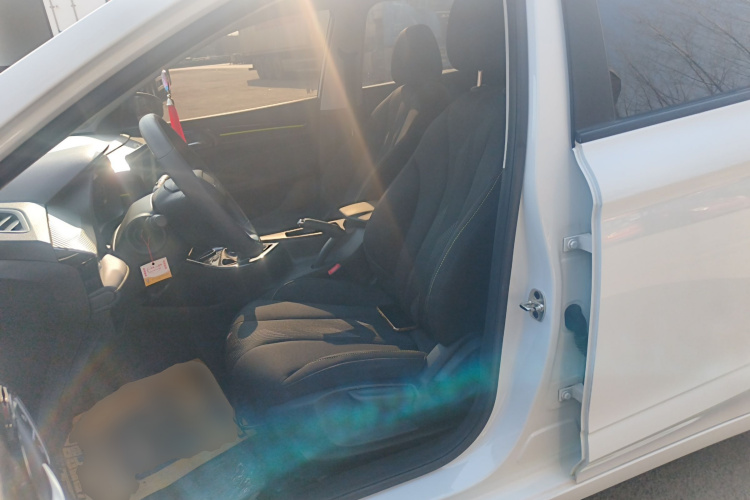 荣威i5 2021款 1.5L 手动铂金版中控内饰19