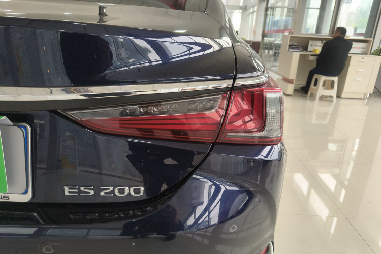 雷克萨斯ES 2023款 200 卓越版车身外观6006