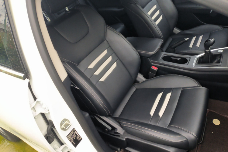 比亚迪 秦Pro 2019款 超能版 1.5TI 手动智联锋劲型 国V局部细节41