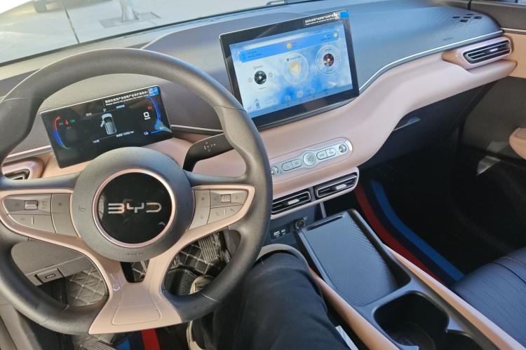 比亚迪 海鸥 2025款 智驾版 305km 活力版中控内饰12