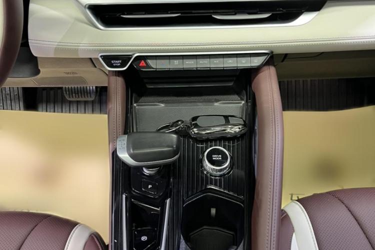 吉利汽车 星越L 2023款 2.0TD 高功自动两驱旗舰型中控内饰7004