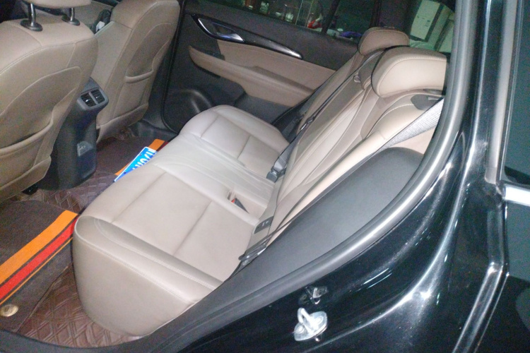 别克 2021款 昂科威Plus 652T 五座豪华型中控内饰7004