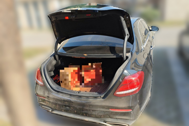 奔驰E级 2019款 E 300 L 运动时尚型局部细节23