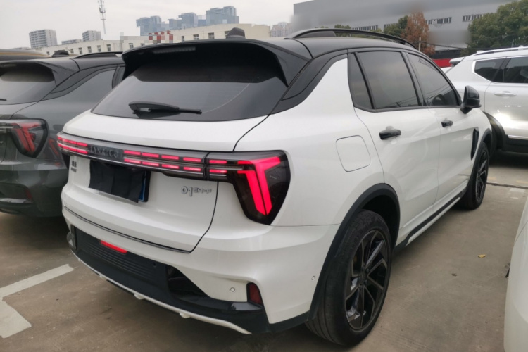 领克01 2023款 1.5TD EM-F 晨曦车身外观7