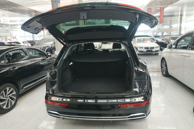 奥迪Q5L 2020款 45 TFSI 尊享时尚型机舱底盘23