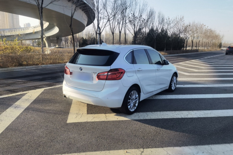 宝马2系旅行车 2018款 218i 领先型车身外观6003