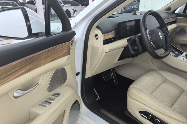 鸿蒙智行 问界M5 2023款 增程后驱智驾版中控内饰7002