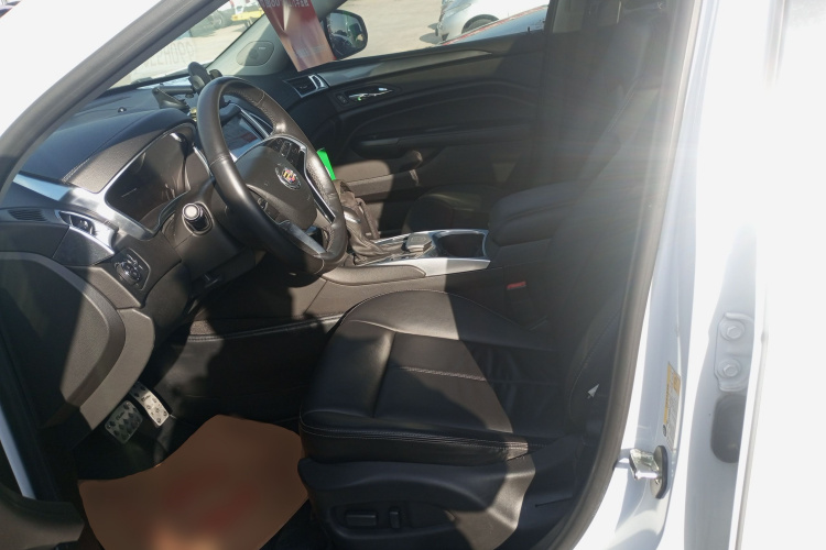 凯迪拉克SRX 2015款 3.0L 舒适型中控内饰19