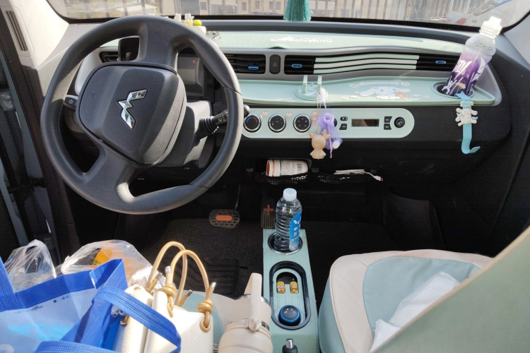 五菱汽车 宏光MINIEV 2022款 轻松款 磷酸铁锂中控内饰7002