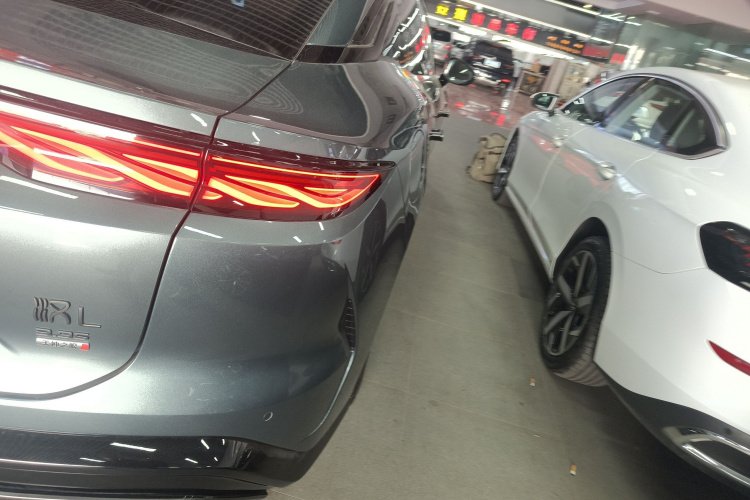 比亚迪 汉L 2025款 DM-p 四驱激光雷达旗舰型车身外观6006