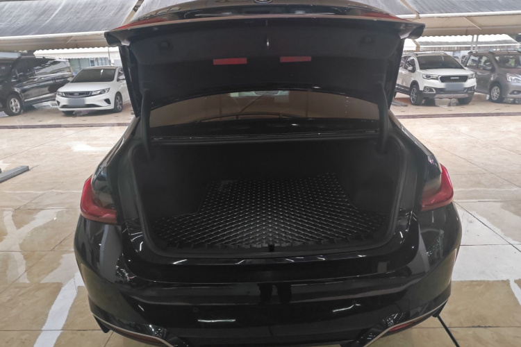 宝马i3 2022款 eDrive 35 L机舱底盘23