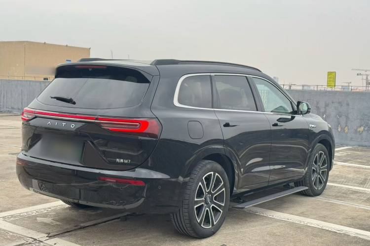鸿蒙智行 问界M7 2024款 1.5T 智驾四驱Ultra版 5座车身外观6006