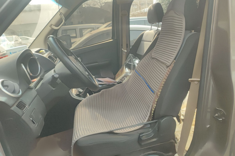 长安凯程 长安睿行M90 2018款 2.0L超值型高顶对开门6座4G94S局部细节19