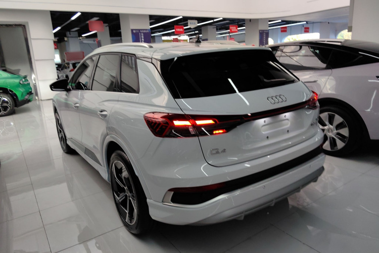 奥迪Q4 e-tron 2024款 40 e-tron 创境版车身外观4