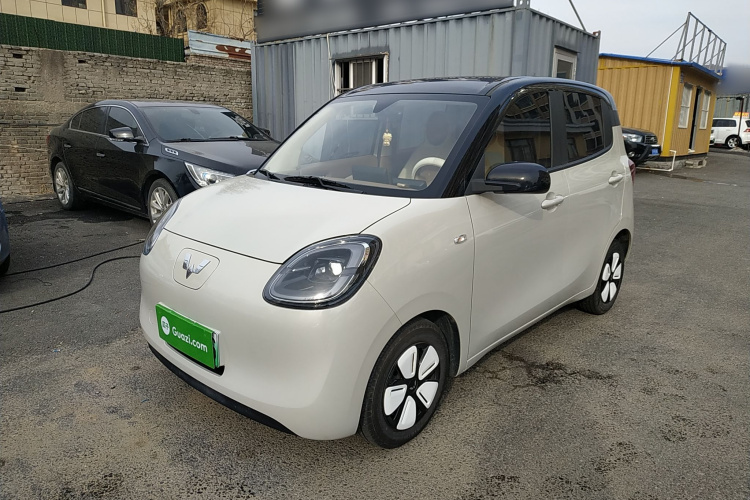 五菱汽车 宏光MINIEV 2025款 四门版 臻享+款车身外观1