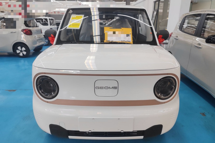 吉利银河 2024款 熊猫mini 200km 耐力熊车身外观2