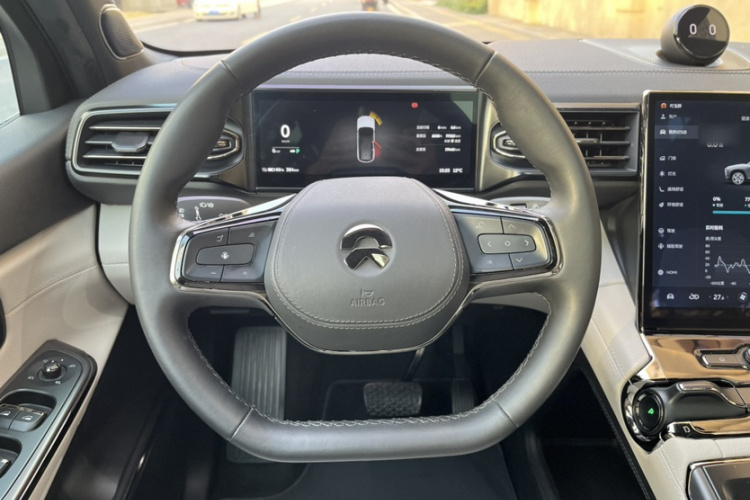 蔚来ES8 2020款 580KM 六座版中控内饰7001