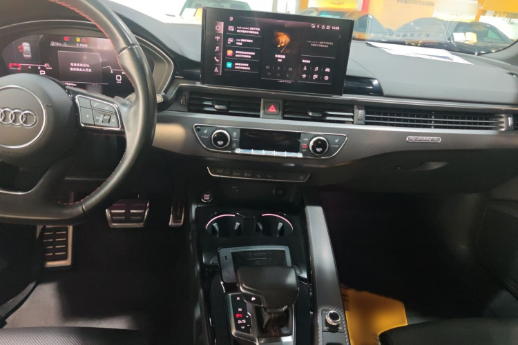 奥迪A4L 2022款 40 TFSI quattro RS套件燃速型局部细节16