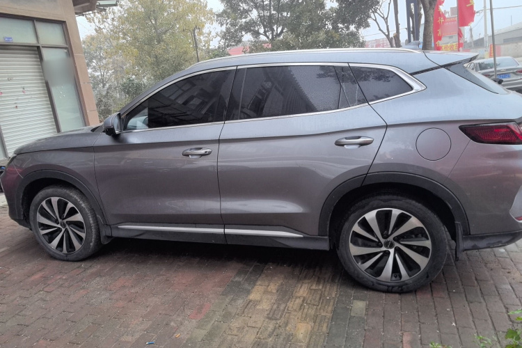 比亚迪 宋PLUS新能源 2023款 冠军版 DM-i 110KM 旗舰型车身外观4