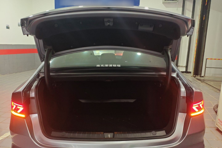 比亚迪 秦PLUS 2023款 冠军版 EV 510KM领先型机舱底盘23